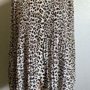 Banana RepublicWomen's Pleated Animal Print blouse Top in Ivory and Black